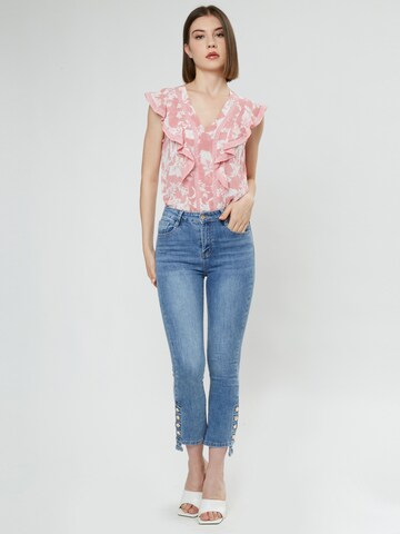 Influencer Blouse in Roze: voorkant