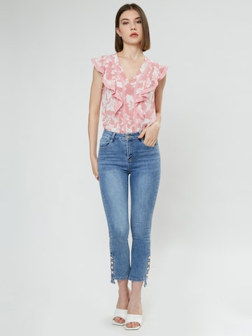 Influencer Blouse in Pink: front