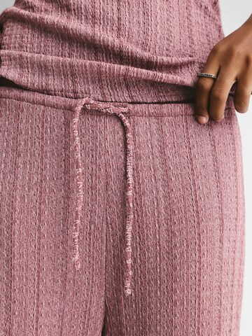 Pull&Bear Široke hlačnice Hlače | roza barva