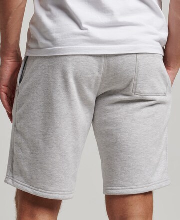 Superdry Regular Shorts in Grau