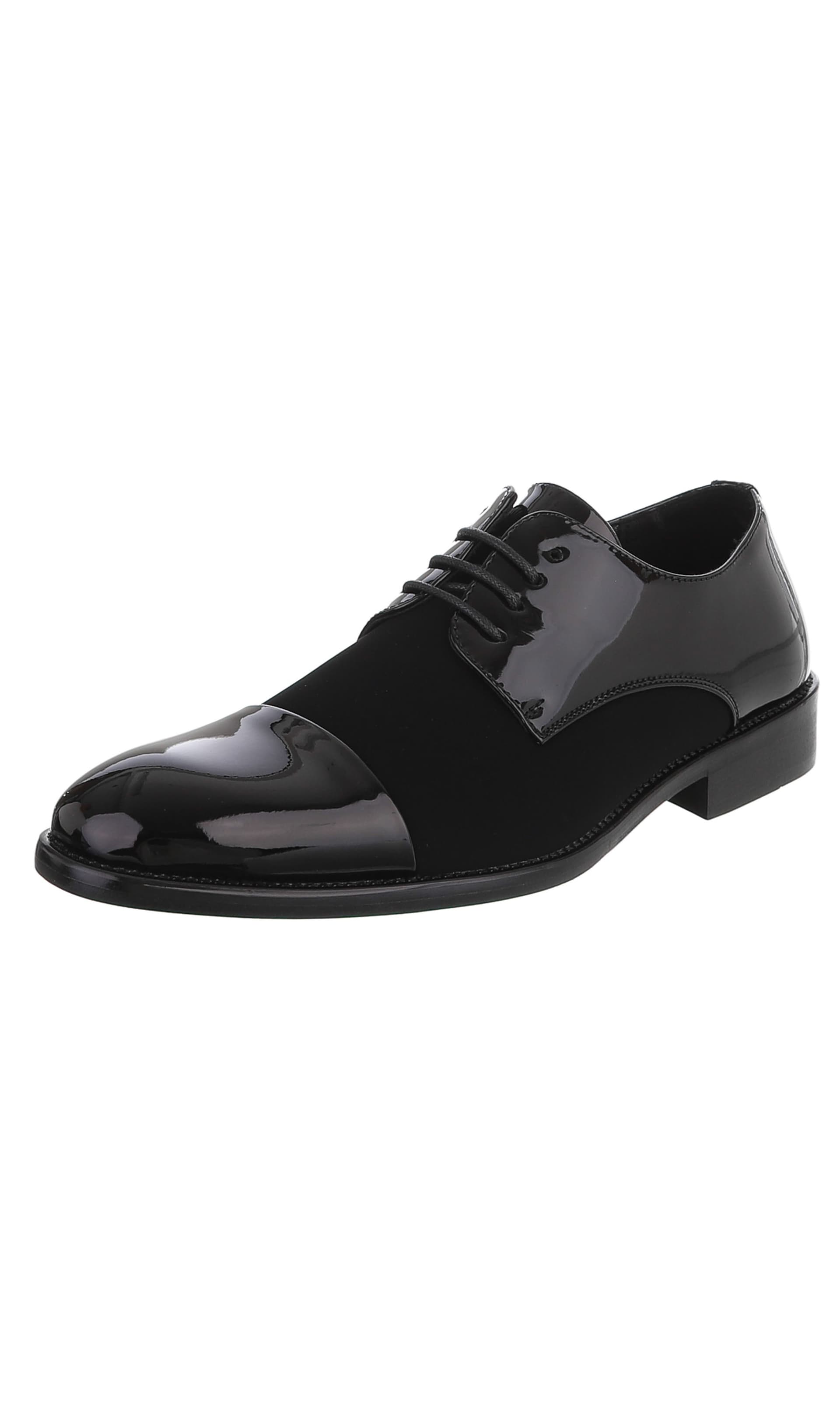 CoolWalk Lace-Up Shoes in Black: front