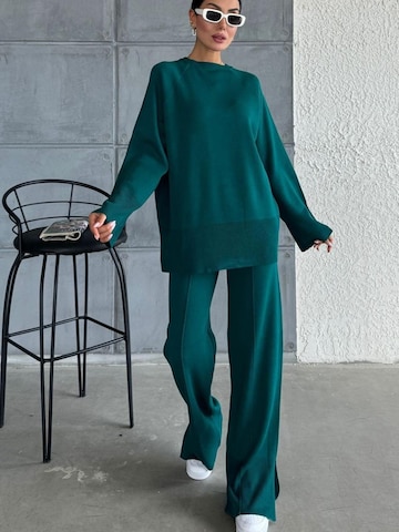 WOMAN VISION Suit in Green
