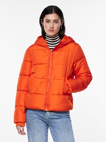 PIECES Zimná bunda 'Bee' - oranžová: predná strana