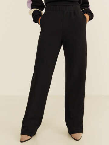 ABOUT YOU x Sofia Tsakiridou - Pierna ancha Pantalón 'Amira' en negro: frente