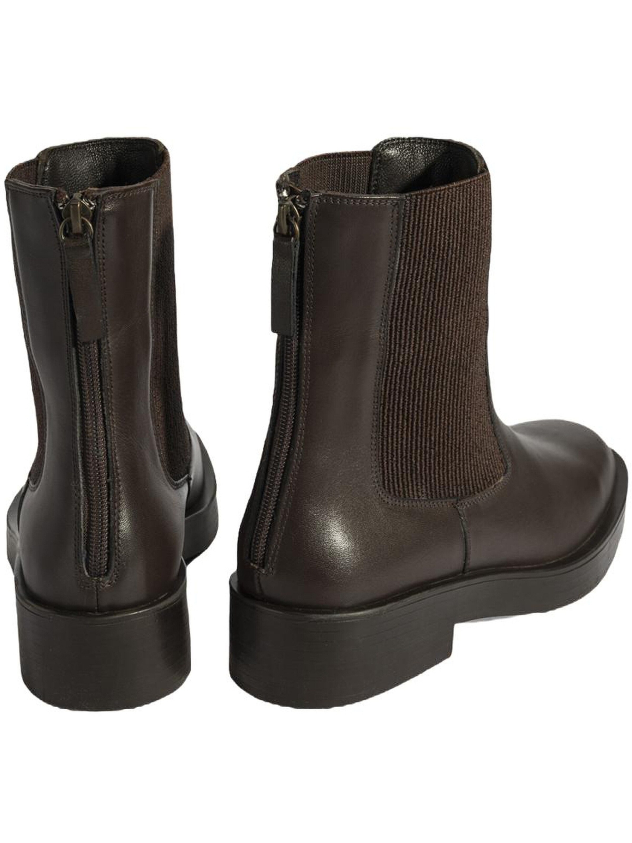 Desa Boots in Brown