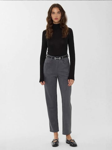 Hiccup - Slimfit Calças em cinzento