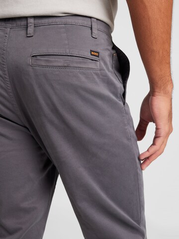BOSS - Tapered Pantalón chino en gris