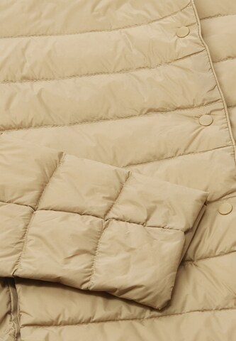 Usha Tussenjas in Beige
