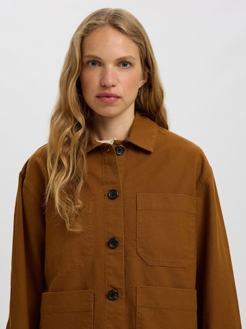 SELECTED Tussenjas in Bruin