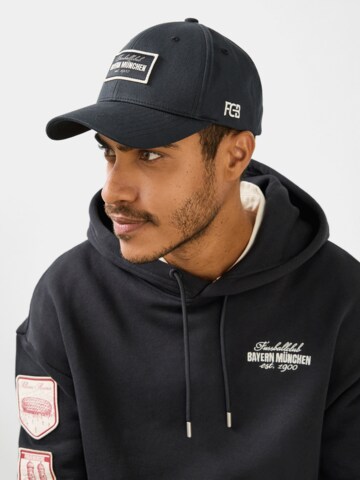 FC BAYERN MÜNCHEN Sweater in Black