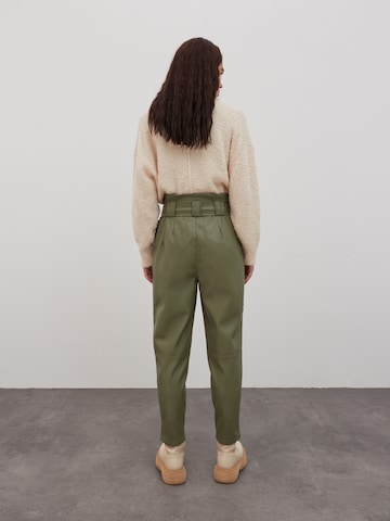 EDITED Loose fit Pleated Pants 'Margit' in Green