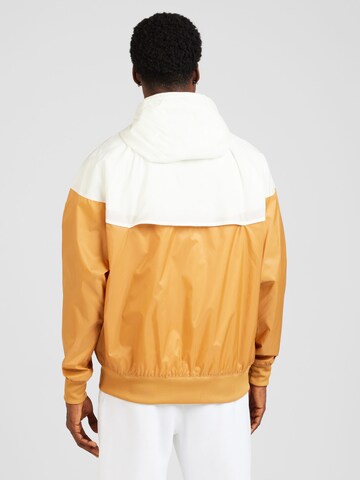 Nike SportswearPrijelazna jakna 'Heritage Essentials' - smeđa boja