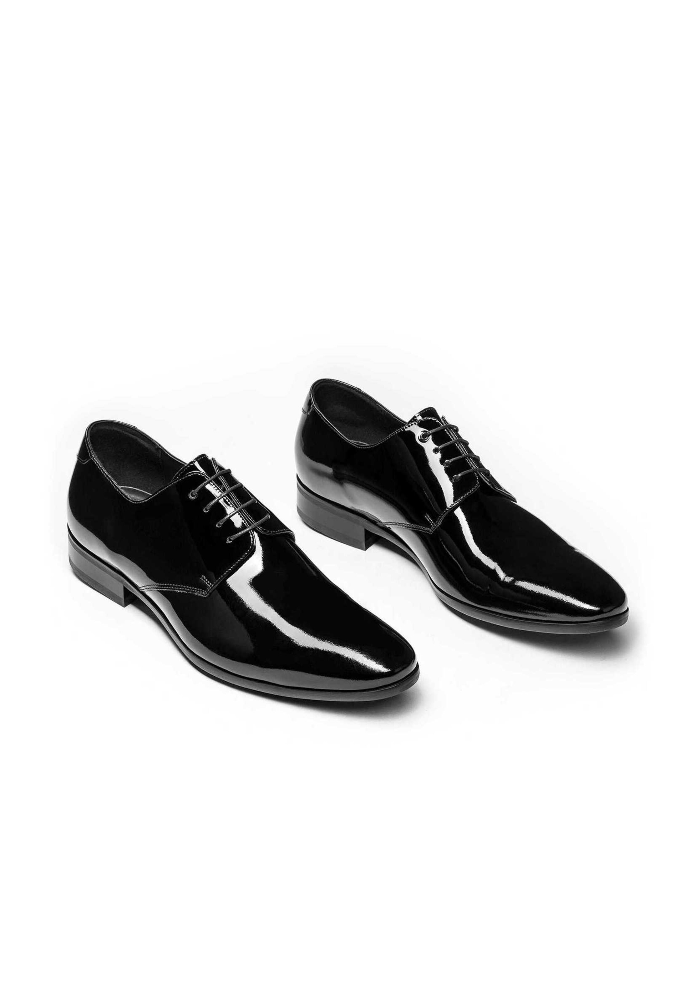 Scarpa stringata di Kazar in nero