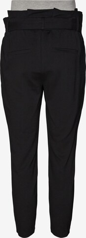 Vero Moda Maternity - Skinny Pantalón plisado 'MEVA' en negro