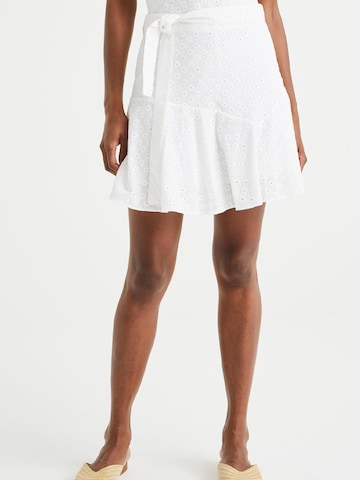 WE Fashion Skirt in White: front