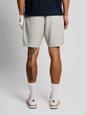 Regular Pantalon de sport Lyle & Scott en gris