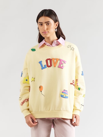 Felpa 'PCDINNA' di PIECES in giallo: frontale