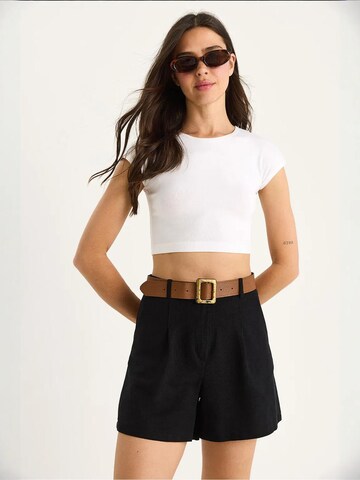 regular Pantaloni con pieghe di Bianco Lucci in nero