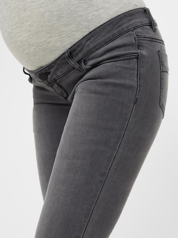 MAMALICIOUS Slimfit Jeans 'Lola' in Grau