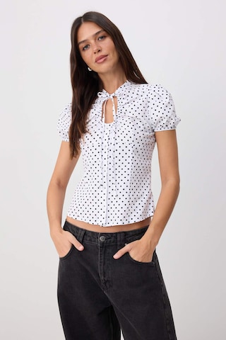TrendyolBluza - bijela boja: prednji dio