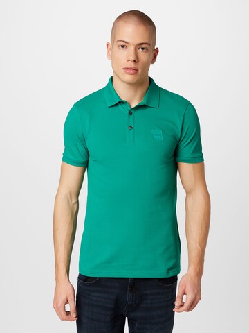 Tricou 'Passenger' de la BOSS pe verde: față