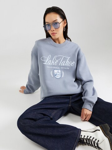 Sweat-shirt 'SUNDAY' Abercrombie & Fitch en bleu : devant