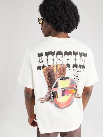 Abercrombie & Fitch Tričko 'McLaren Austin Capsule' - Biela: predná strana