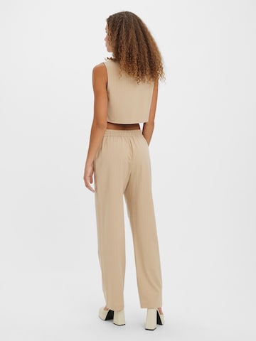 VERO MODA Loosefit Housut 'LISCOOKIE' värissä beige