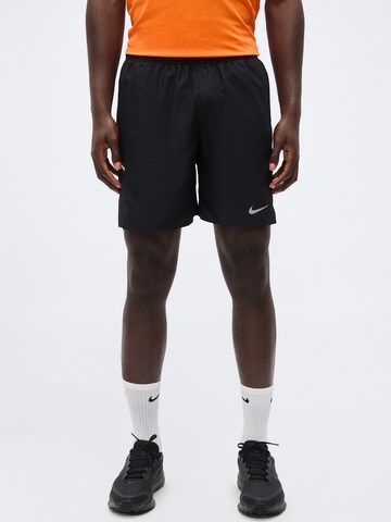 NIKE Regular Sportshorts 'Miler' in Schwarz: Vorderseite