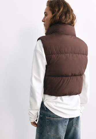 Pull&Bear Weste in Braun