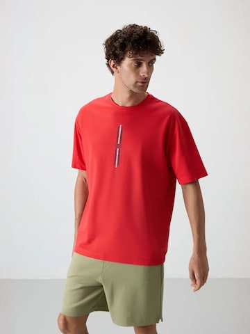 T-Shirt Tommy Life en rouge : devant