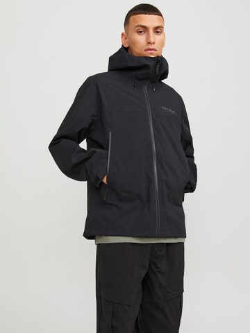 Veste mi-saison 'Trail' JACK & JONES en noir : devant