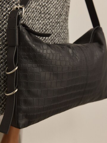 Next Schultertasche in Schwarz