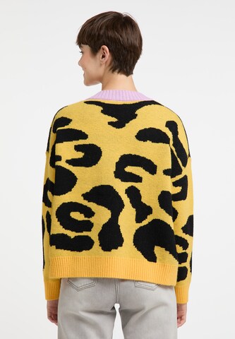 Pullover di MYMO in giallo