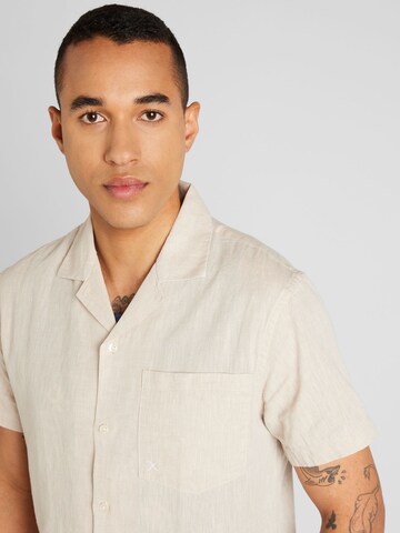 Clean Cut Copenhagen - Ajuste regular Camisa 'Giles Bowling' en beige