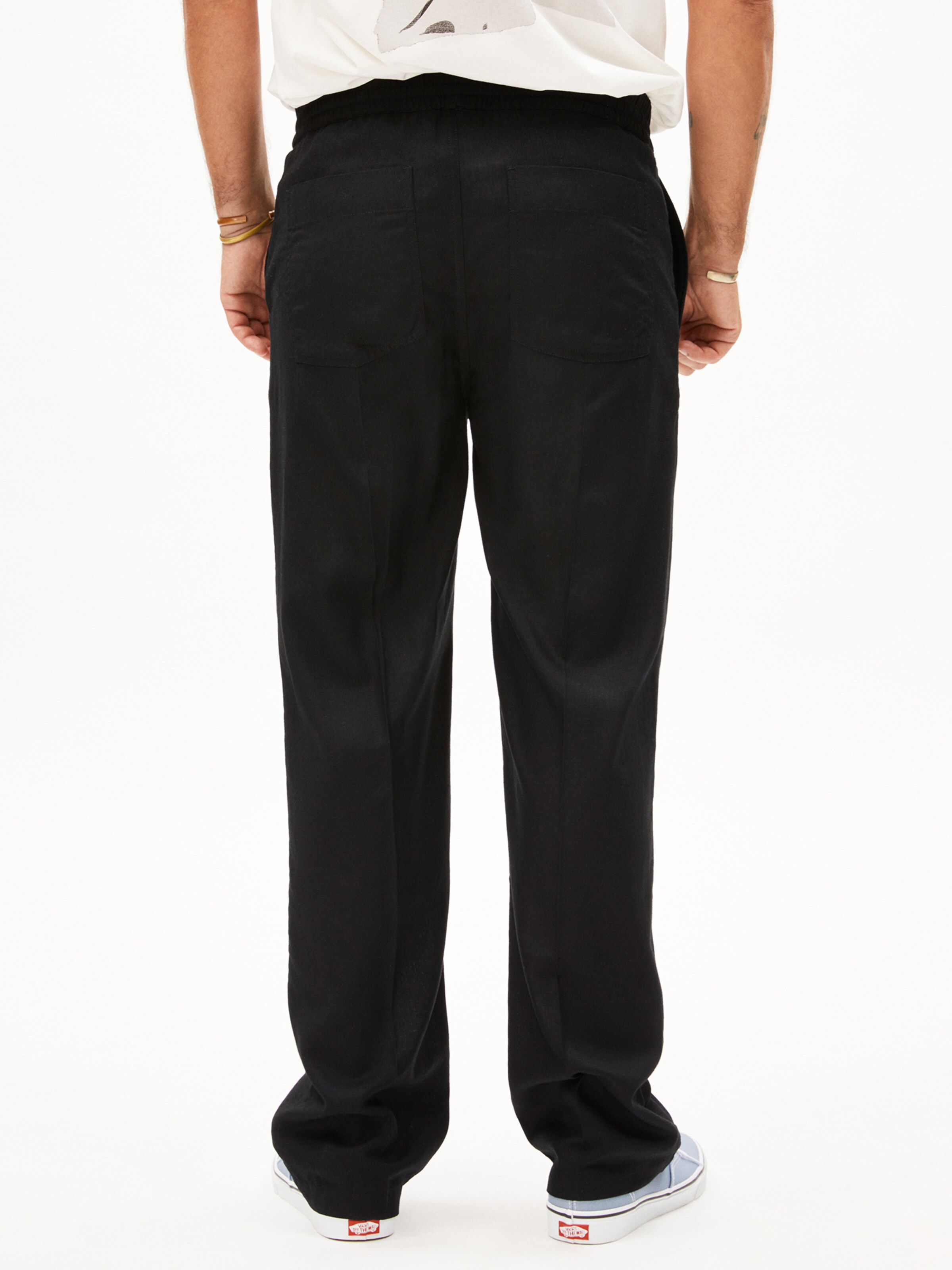 ARMEDANGELS Loosefit Hose 'LUKAA LINO' in Schwarz: Vorderseite