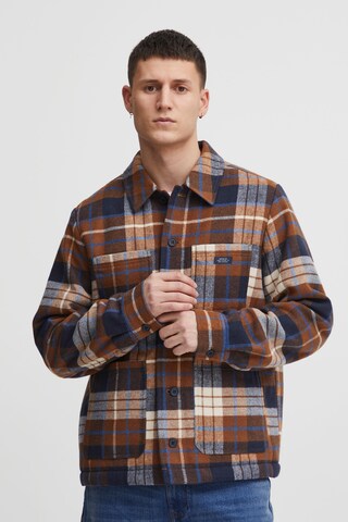 Veste mi-saison BLEND en marron : devant