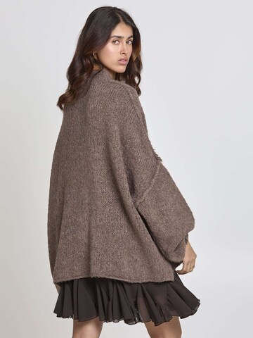 Lilavie Strickjacke ' Lolaa Oversize One Size ' in Braun