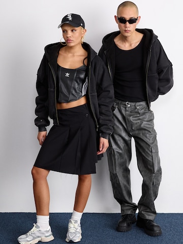 Atelier de roupa Mikina 'SNUG' – černá