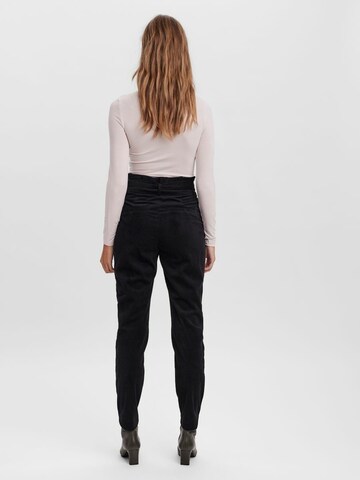 VERO MODA Tapered Bukser med lægfolder 'Eva' i sort