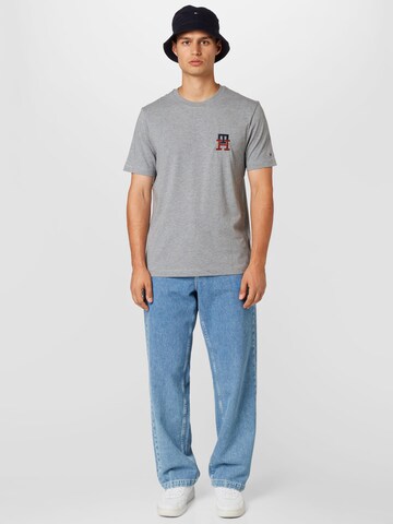 TOMMY HILFIGER Bluser & t-shirts i grå