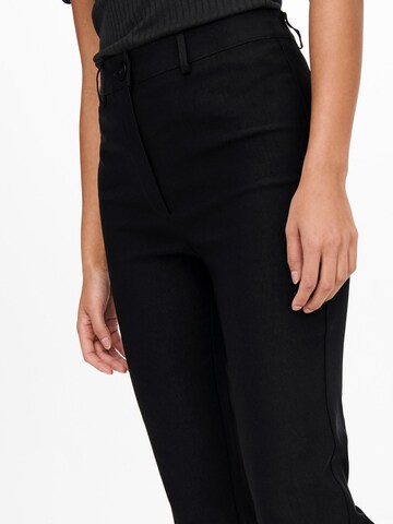 Flared Pantaloni 'Lola' di JDY in nero