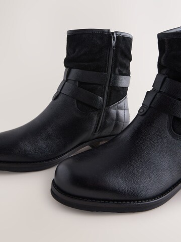 Next Boot i svart
