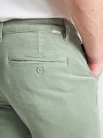 Lindbergh Tapered Chino Pants in Green