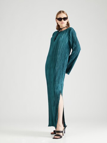 Rochie 'NORA' de la PIECES pe verde