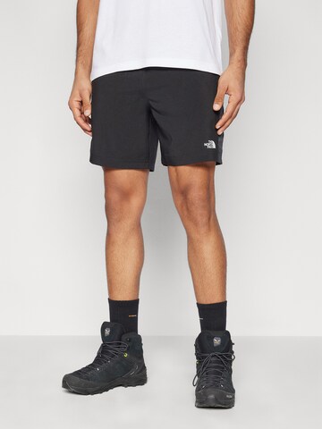 Regular Pantalon de sport '24/7' THE NORTH FACE en noir : devant