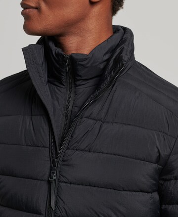 Superdry Jacke in Schwarz