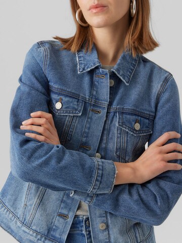 Veste mi-saison 'Zorica' VERO MODA en bleu