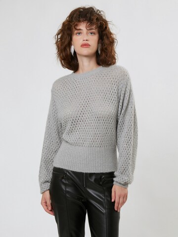 Influencer Pullover in Grau: predná strana