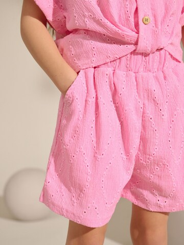 Next Set in Pink